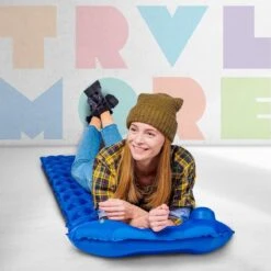 TRVLMORE Slaapmat - Zelfopblazend - 1 Persoons - Ingebouwde Pomp En Kussen - Blauw -Buitenkampeer Winkel 1200x1200 265