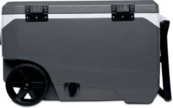 Igloo Latitude 90 Roller - Grote Koelbox Op Wielen - 85 Liter - Grijs -Buitenkampeer Winkel 1200x749 1