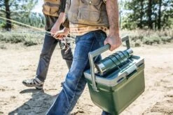 Stanley The Easy Carry Outdoor Cooler 6,6L - Koelbox - Green 18 Stanley The Easy Carry Outdoor Cooler 6,6L - Koelbox - Green -Buitenkampeer Winkel 1200x800 220