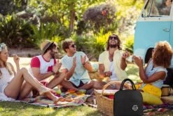 Koeltas - Lunchtas - Volwassenen En Kinderen - Compact & Handig: Zomer - Picknick -School - Lunch - Werk - Klassiek Zwart 12 Koeltas - Lunchtas - Volwassenen En Kinderen - Compact & Handig: Zomer - Picknick -School - Lunch - Werk - Klassiek Zwart -Buitenkampeer Winkel 1200x801 17