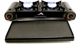T&S - Draagbaar Dubbel Gasvuur Met Grillplaat En Transportkist - Camping Kooktoestel - Kookstel - Bakplaat - Gasfornuis - 2 Pits - Elektrische Ontsteking - Kookvuur - Kampeer Vuur -Buitenkampeer Winkel 1200x830 2