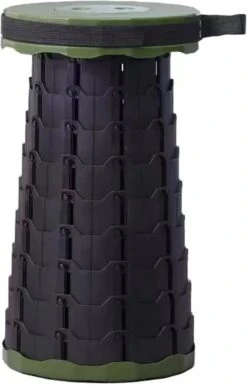Kampeerkruk - Uitschuifbare Kruk - Military / Groen - Tot 120 Kg - Travel Stool - INCLUSIEF OPBERGZAK - Opvouwbare Campingkruk - Inklapbaar Krukje - Telescopische Kruk - Camping - Outdoor -Buitenkampeer Winkel 770x1200 2